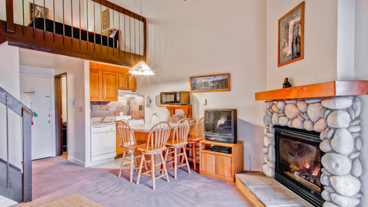 (B211) Loft Condo