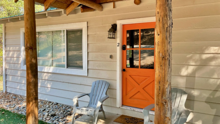 Sky Ranch Cottages - Orange Door 