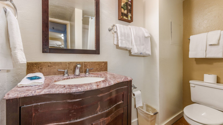 (A206) Loft Condo