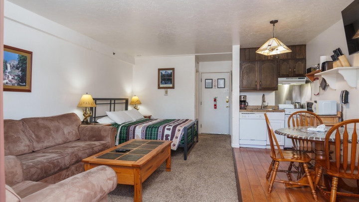 (A109) Studio Condo