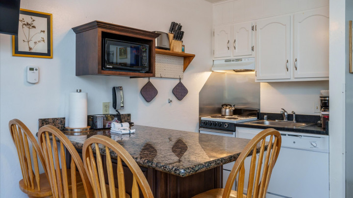 (A110) Studio Condo