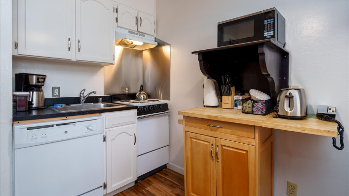 (B109) Studio Condo