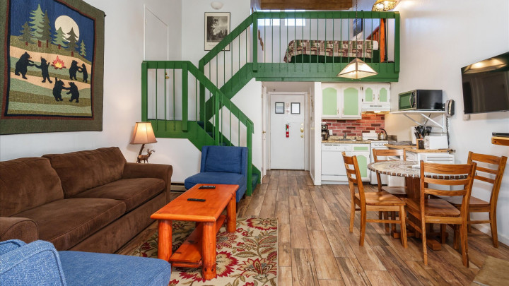 (A204) Loft Condo